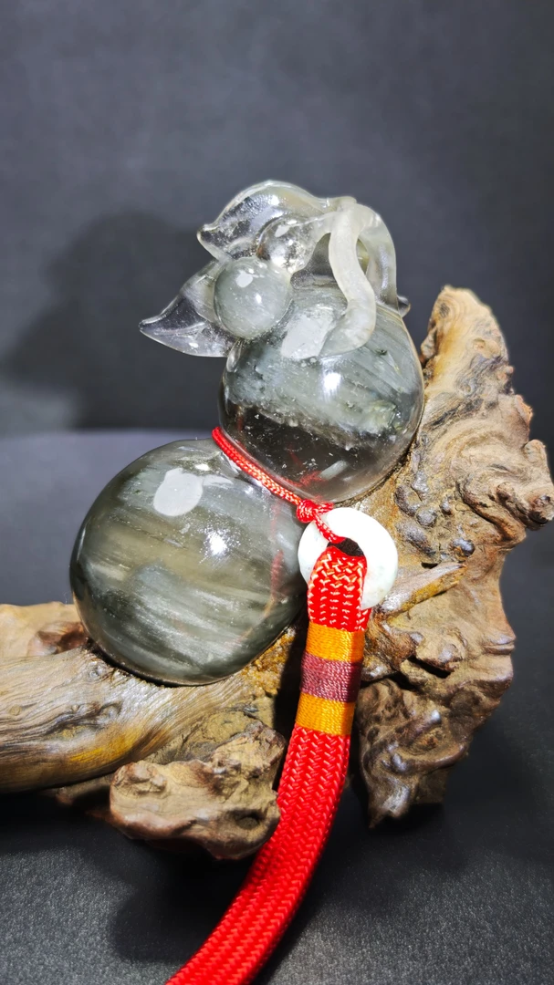 水晶珠宝半成品未镶嵌摆件 — 天然灰兔毛发晶小葫芦雕刻件