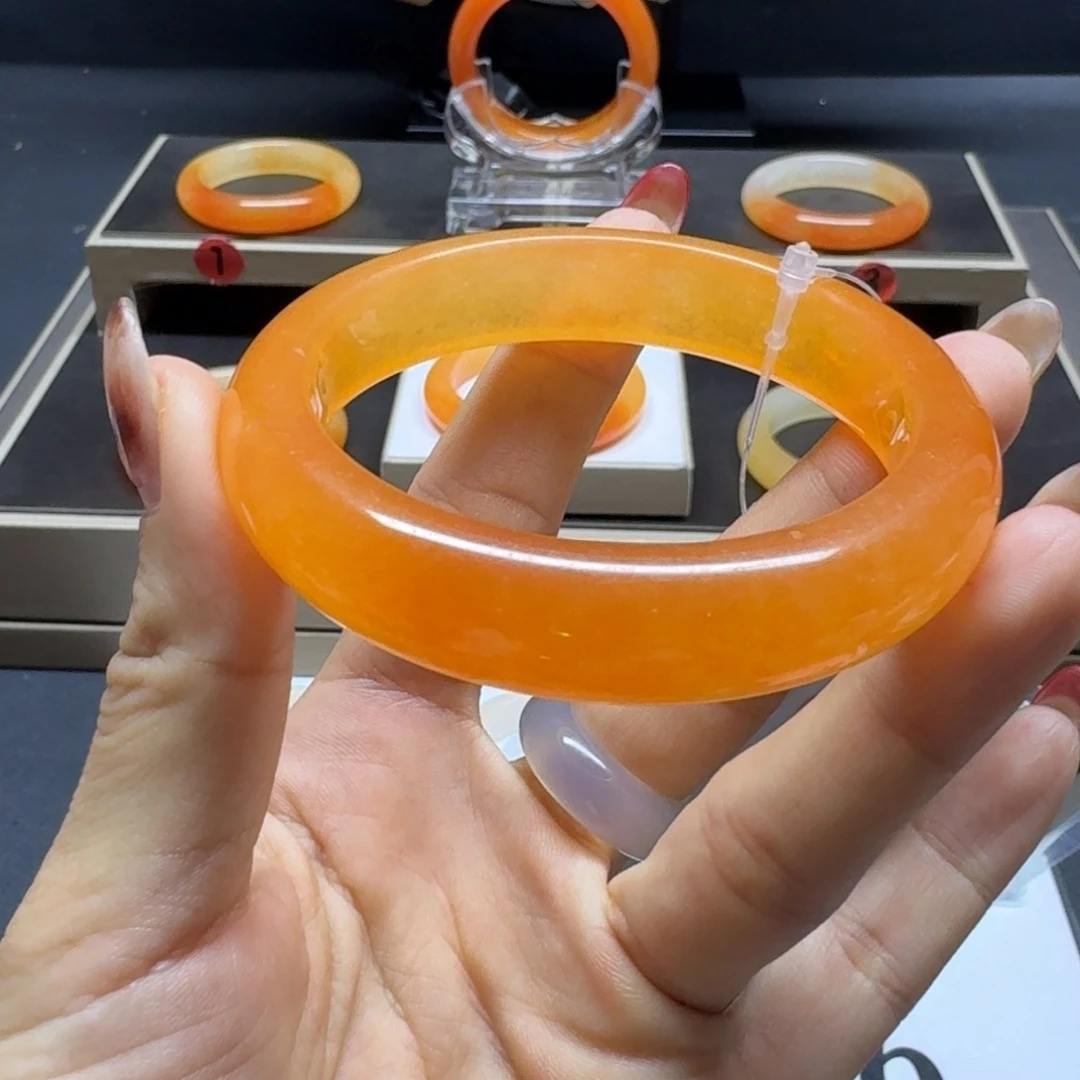 石英质玉（黄龙玉）未镶嵌手镯56.2毛孔