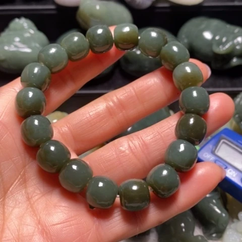 颈饰未镶嵌和田玉（糖玉）