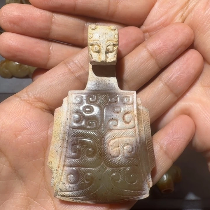 拉***拉颈饰未镶嵌和田玉