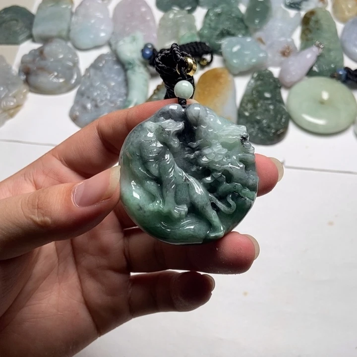 翡翠未镶嵌颈饰虎牌36