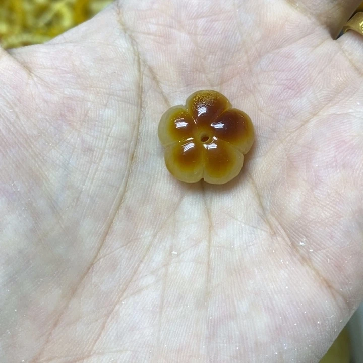 蜜蜡未镶嵌裸石吊坠