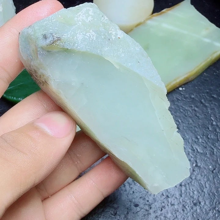 和田玉（糖玉）未镶嵌珠宝奇石