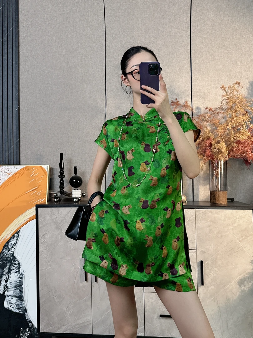 莺歌鹿鸣绿兔子飞袖上衣短裤