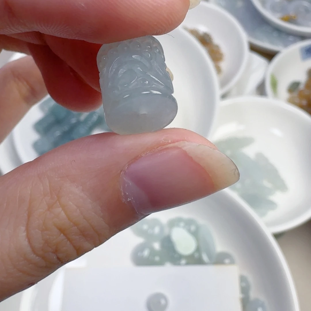 翡翠散珠桶珠一个，