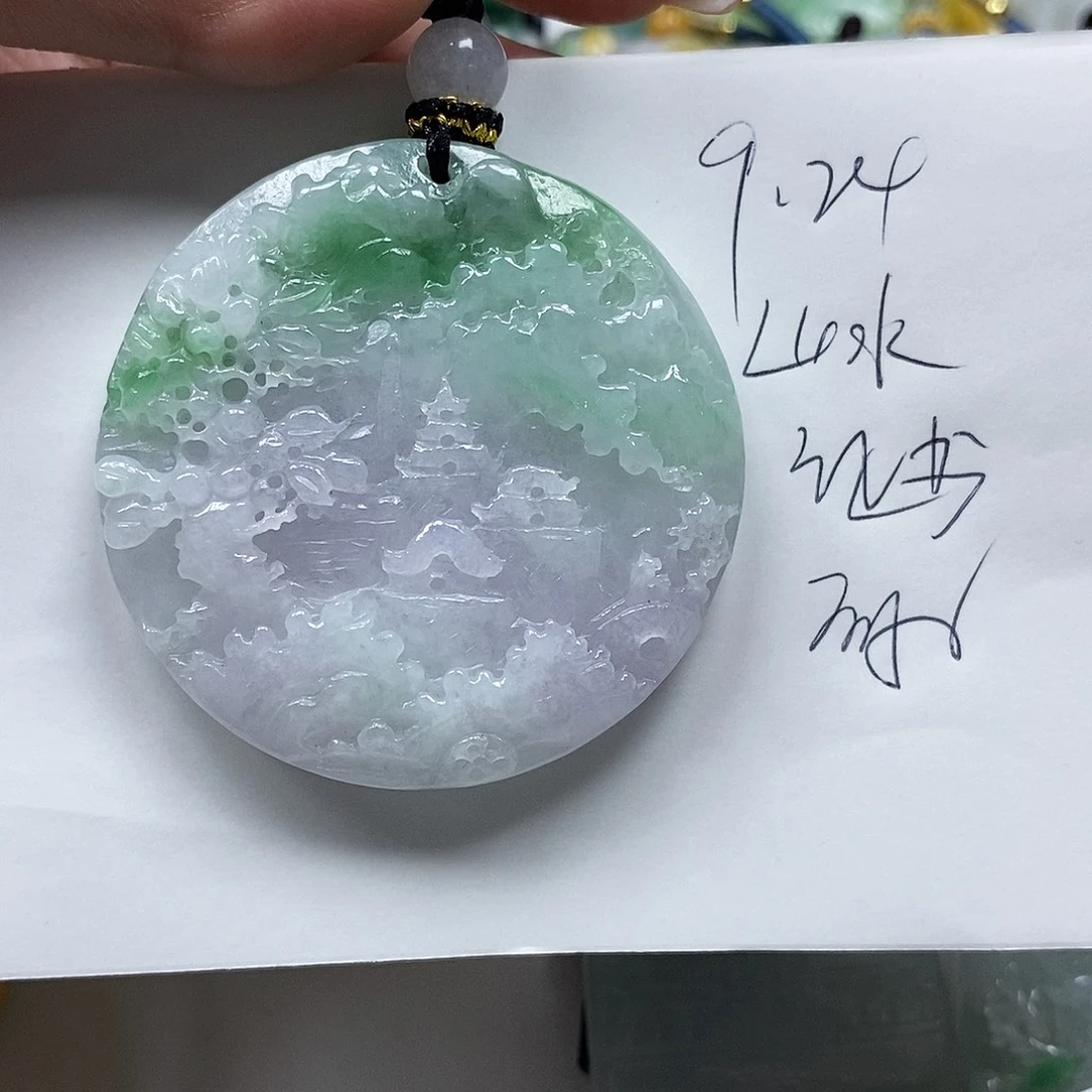 胡***华颈饰未镶嵌翡翠翡翠