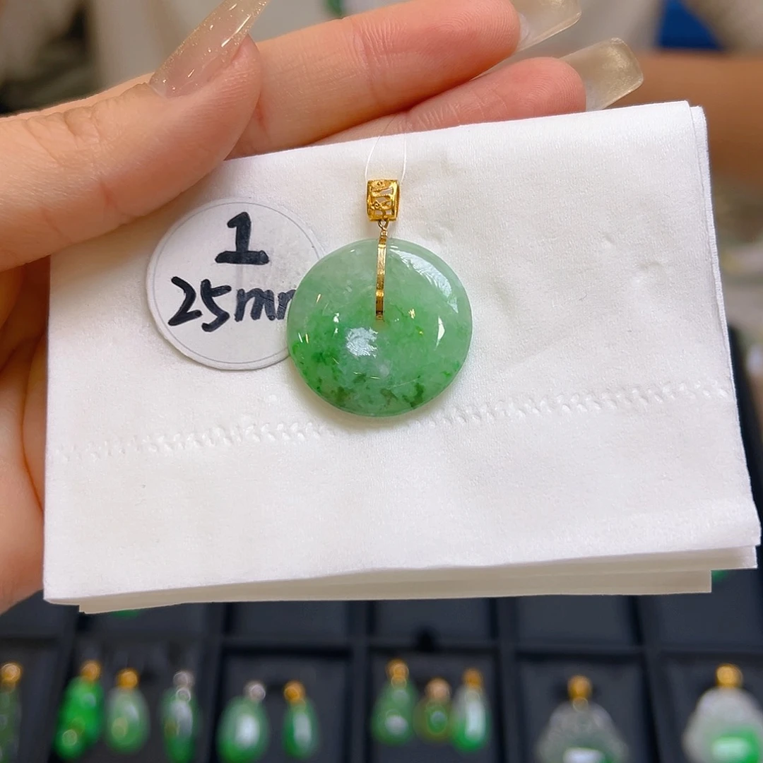 翡翠颈饰18K金镶嵌翡翠