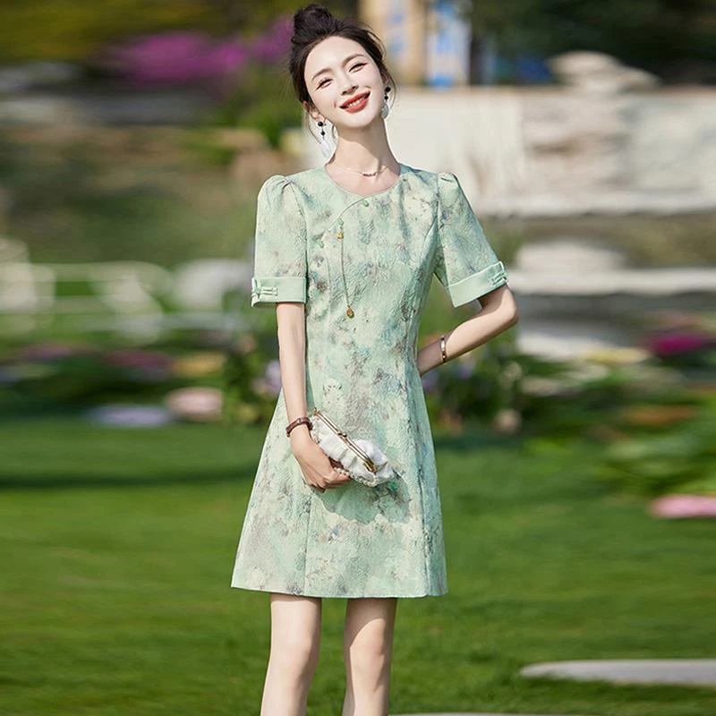 新中式国风碎花连衣裙女夏季2025新款气质小个子洋气减龄显瘦裙子