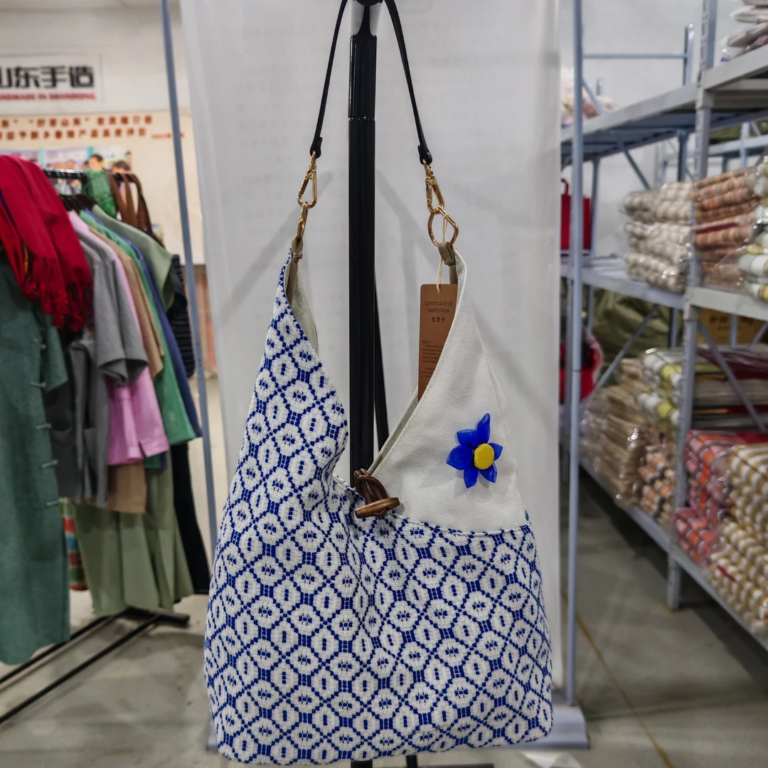 鲁锦非遗灯笼花复古大包，手工缝制，手工制作，42*44