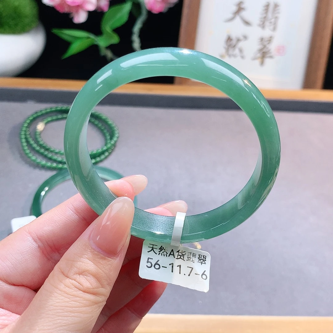 未镶嵌手镯（圆镯）翡翠