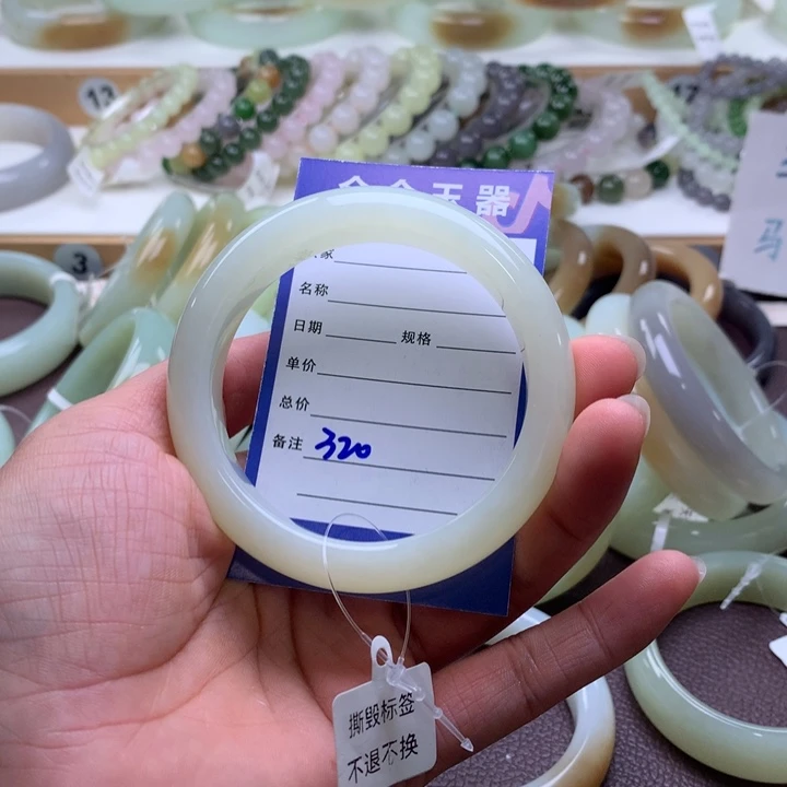 和田玉未镶嵌手镯