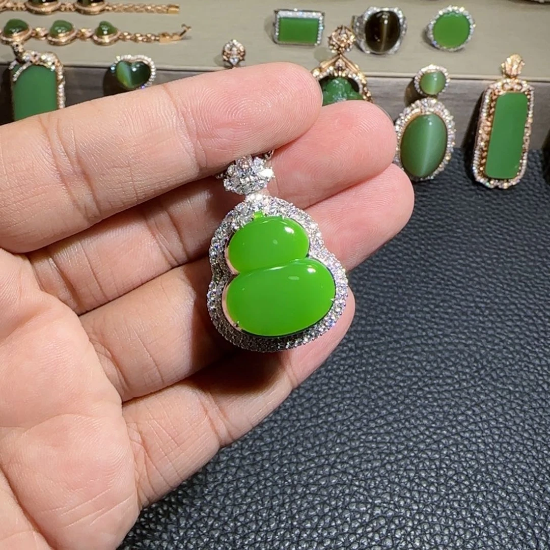 18K金镶嵌和田玉（白玉）挂件一***罗