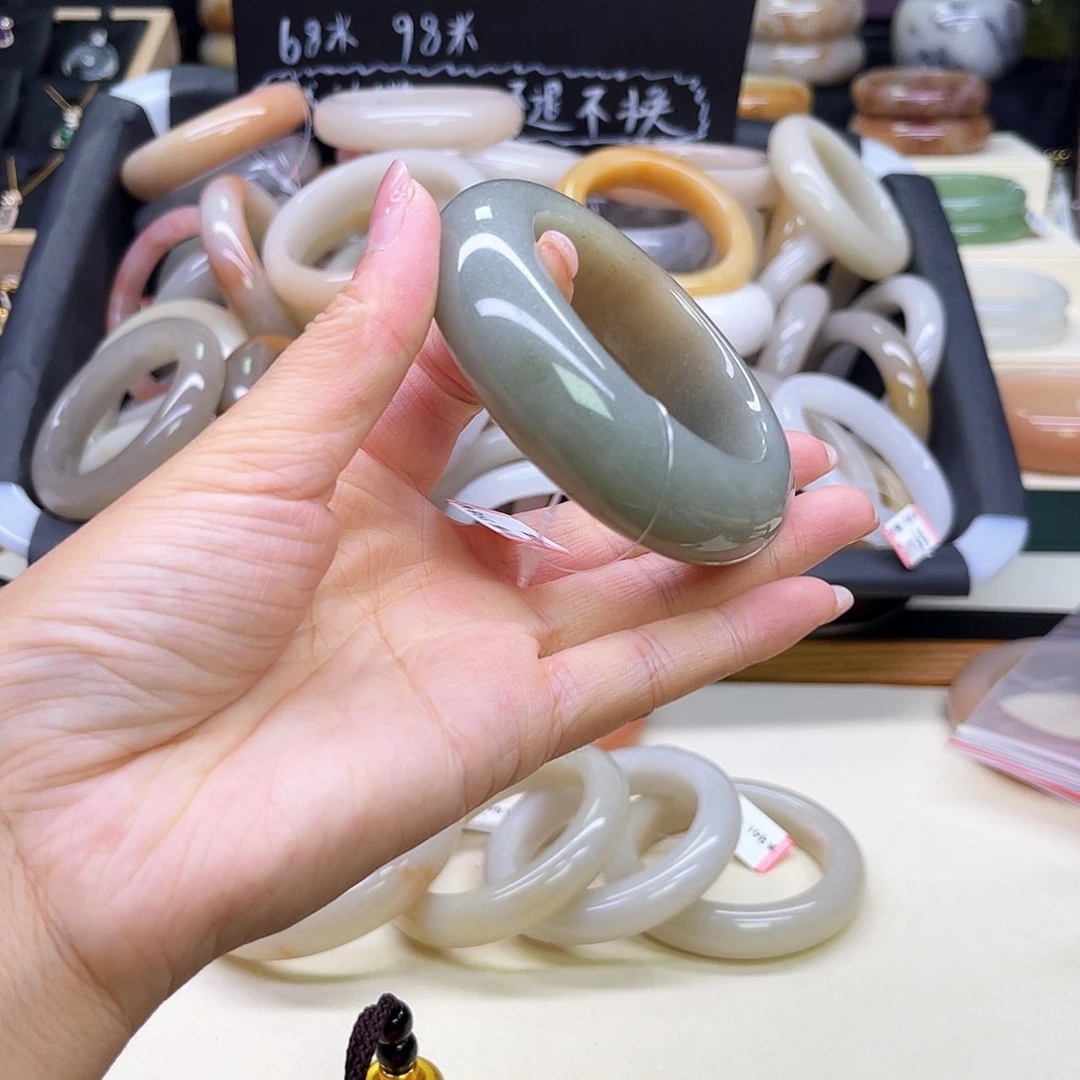 花***康石英岩玉未镶嵌手镯