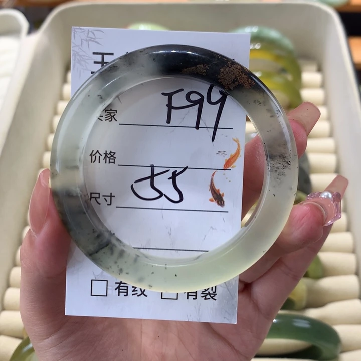 未镶嵌蛇纹石玉手镯阿**学