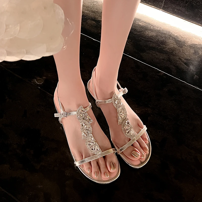 2025檬茶~超美水钻字带平底凉鞋女新款真皮圆头露趾时装凉鞋2025