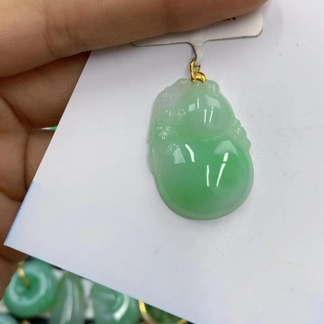 翡翠18K金镶嵌颈饰翡翠