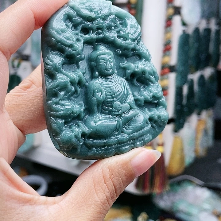 颈饰足铂镶嵌翡翠翡翠