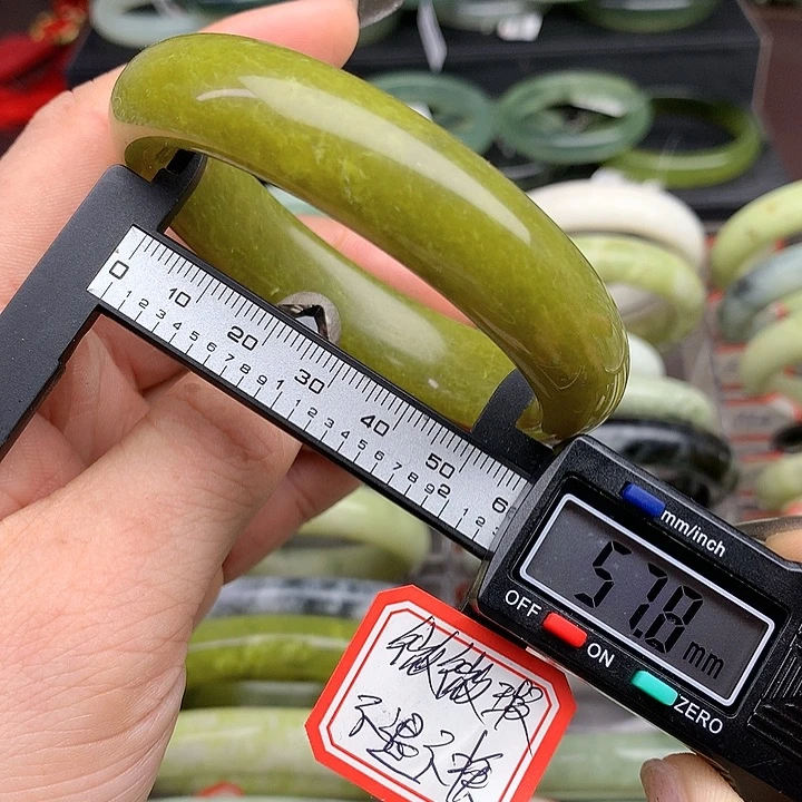 蛇纹石玉手镯未镶嵌188