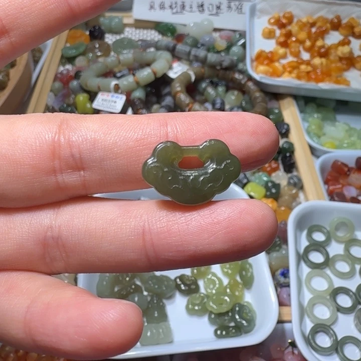 和田玉未镶嵌珠宝半成品