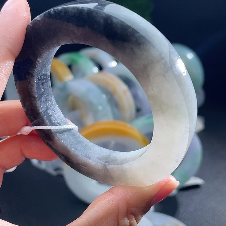 定制翡翠未镶嵌翡翠手镯