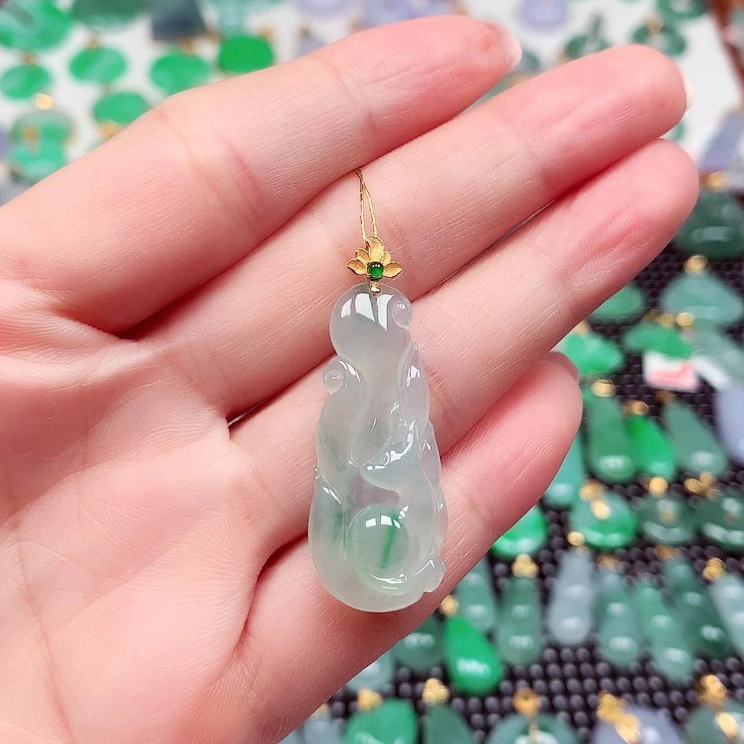 翡翠18K金镶嵌颈饰