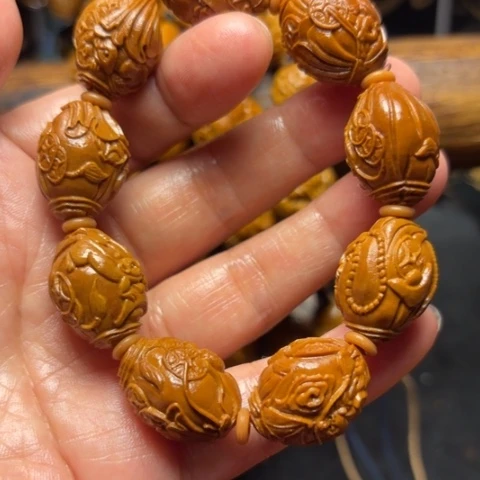 橄榄核雕数你有钱