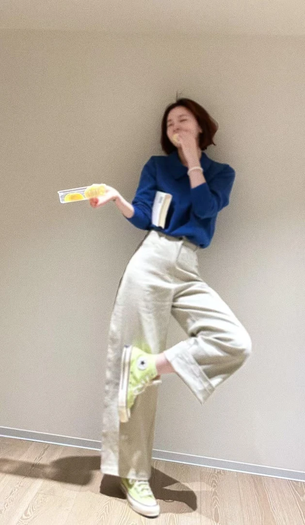 2025早春新款高级感蓝色翻领长袖针织气质显瘦上衣百搭直筒裤套装