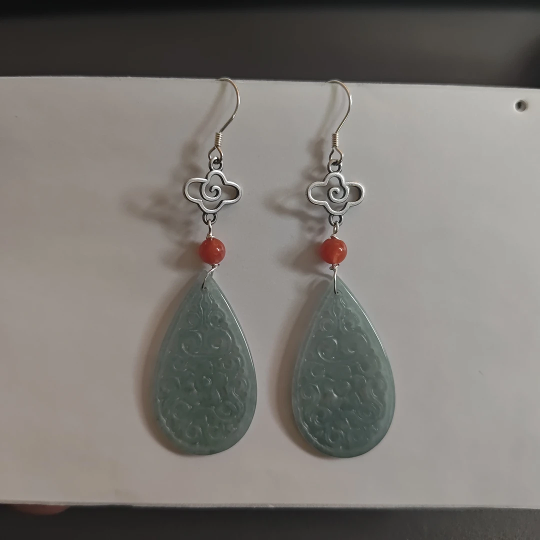 [0007]天然翡翠A货复古镂空花纹水滴耳饰