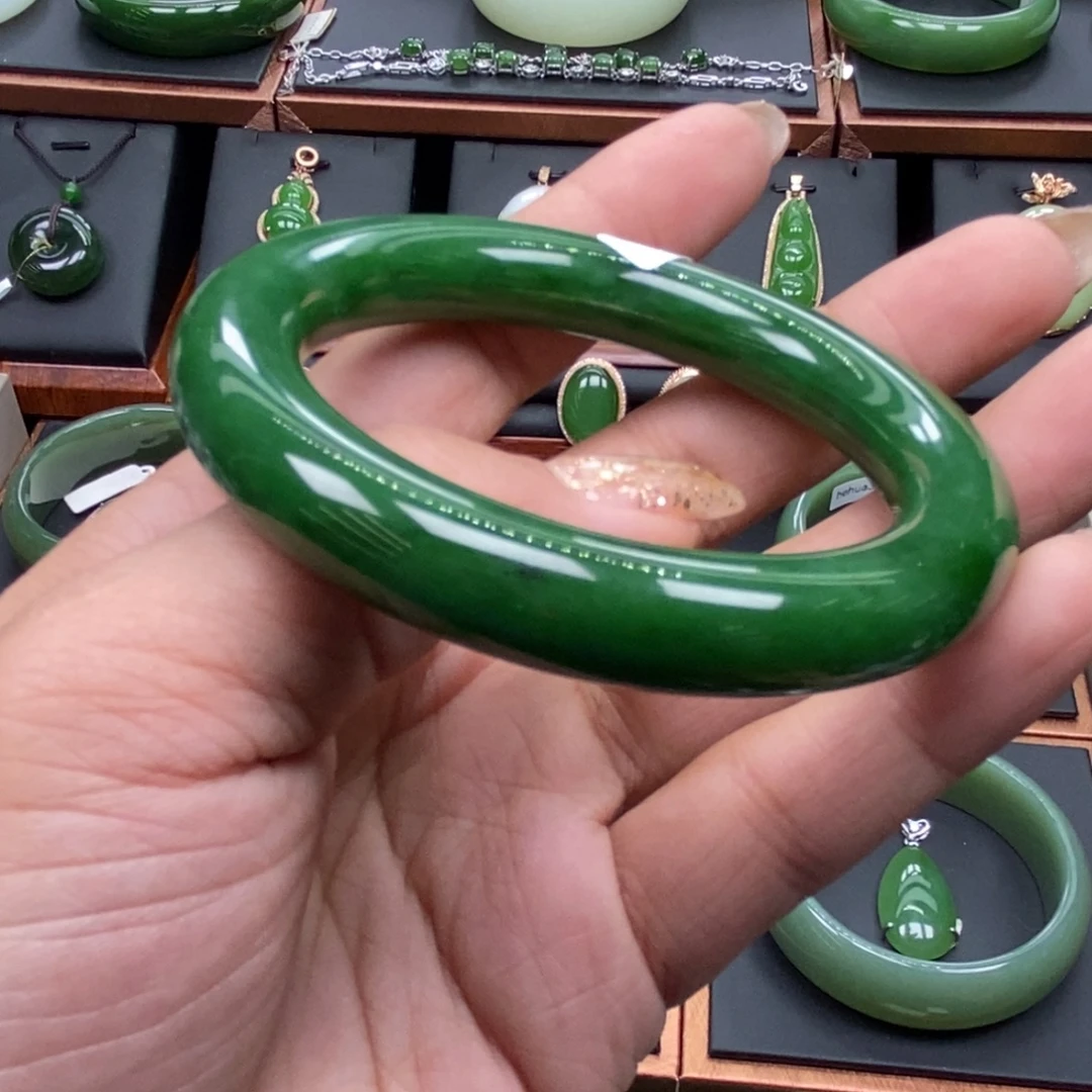 和田玉（碧玉）未镶嵌手镯