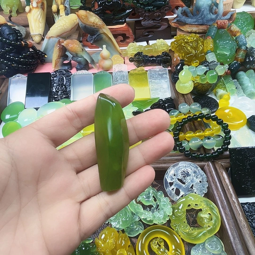 蛇纹石玉未镶嵌颈饰