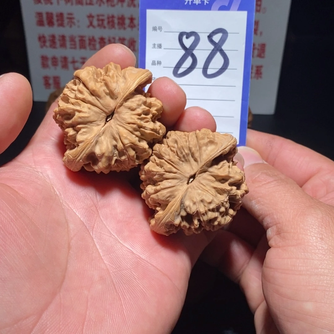 文玩核桃把件49桃心麒麟纹官帽有修