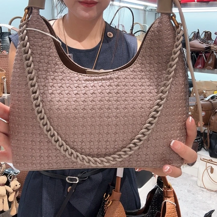 蚕丝嗯！那里不太热呀今天