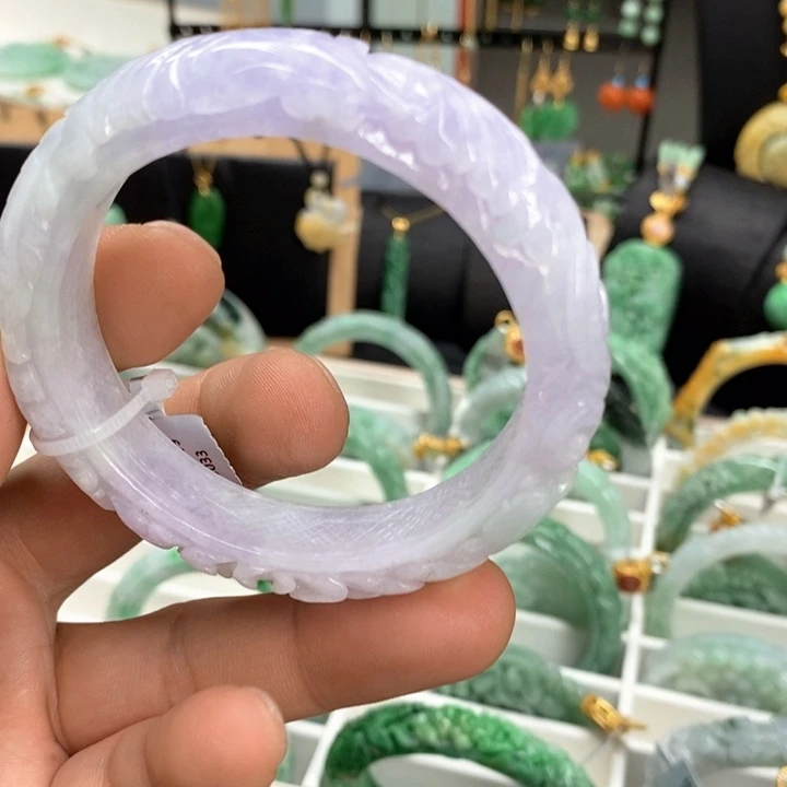 翡翠未镶嵌颈饰手镯