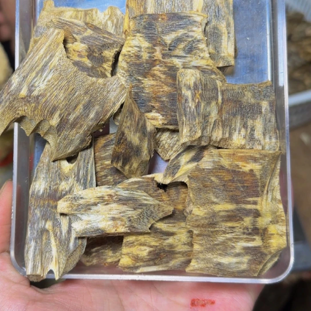 吴***虑沉香陆河块料发一份