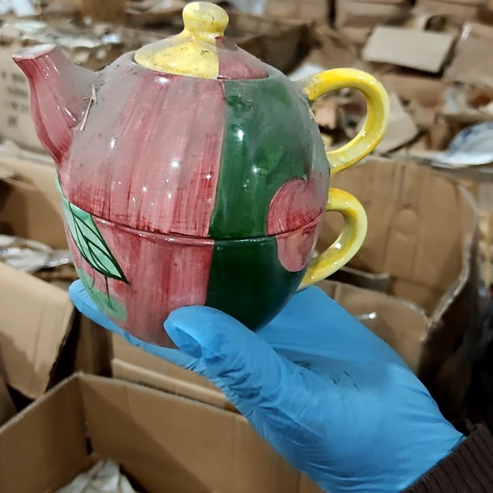 摆件盘子碗茶壶啥都有