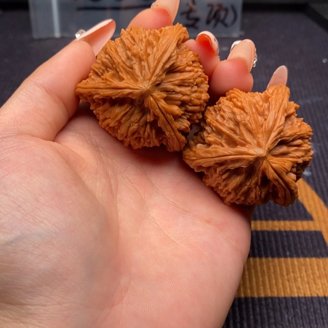 舍***9文玩核桃吊坠白狮子