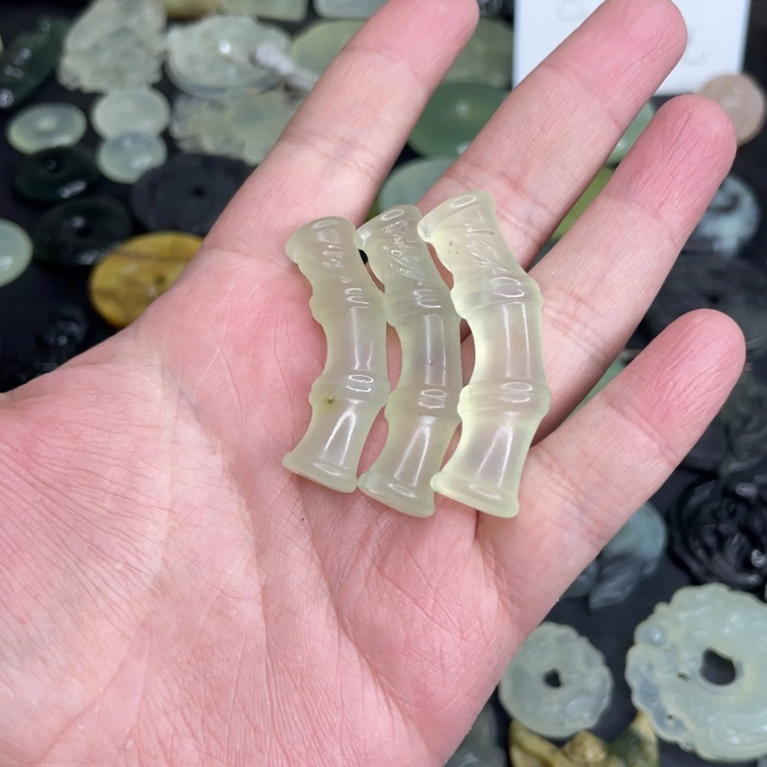 岫玉未镶嵌颈饰竹节