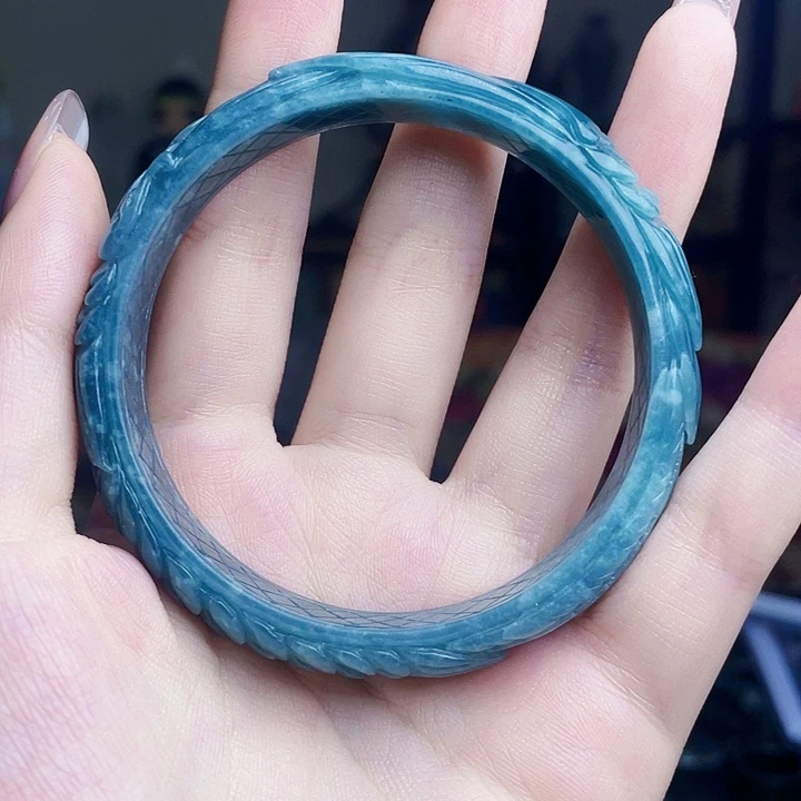 翡翠未镶嵌颈饰多样性