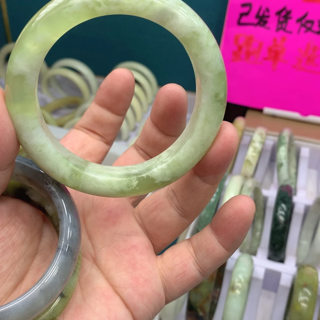 ****姐蛇纹石玉未镶嵌手镯