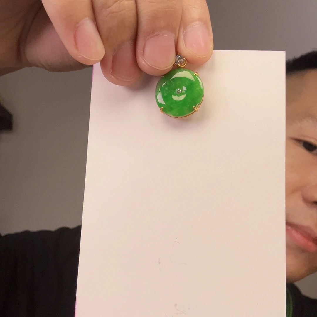 未镶嵌挂件翡翠一件
