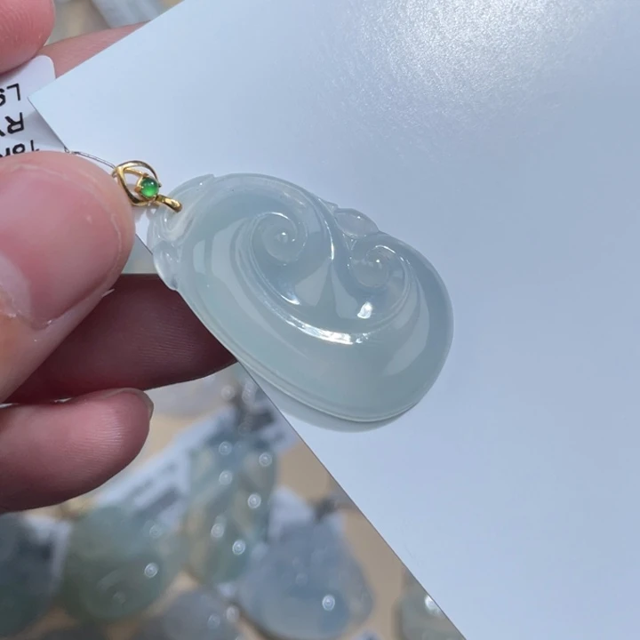 颈饰18K金镶嵌翡翠