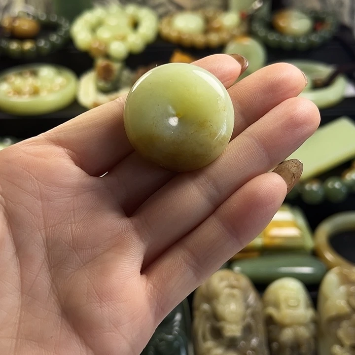 岫岩老玉（透闪石质玉）未镶嵌颈饰