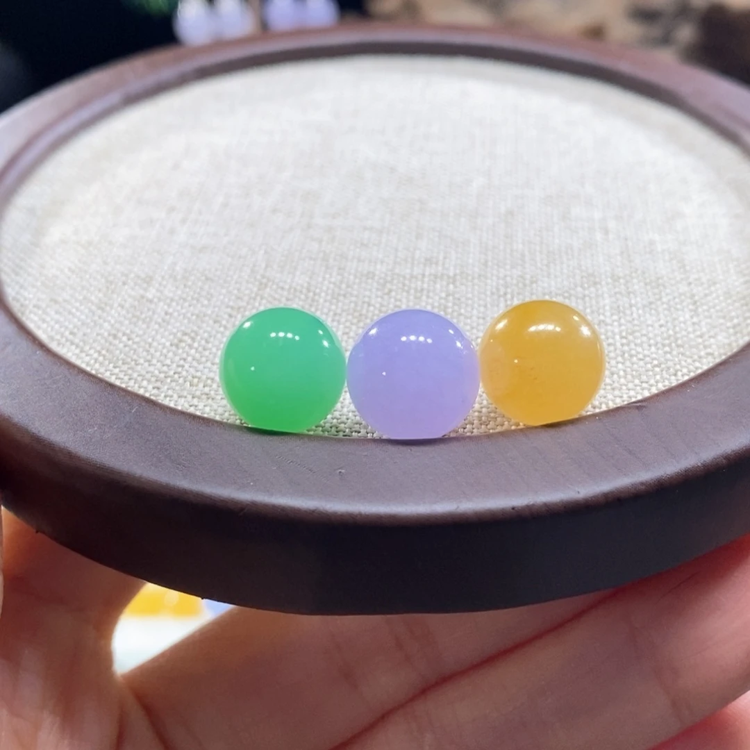 翡翠未镶嵌颈饰翡翠浓三彩圆珠一组