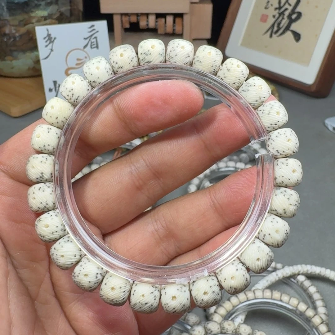 星月菩提手串8.8星月菩提石玉料拉丝手串
