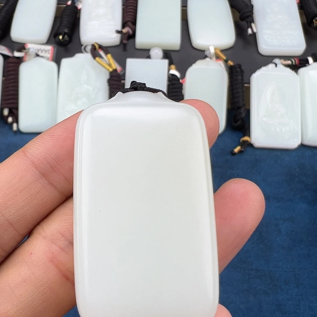 用***2和田玉未镶嵌颈饰