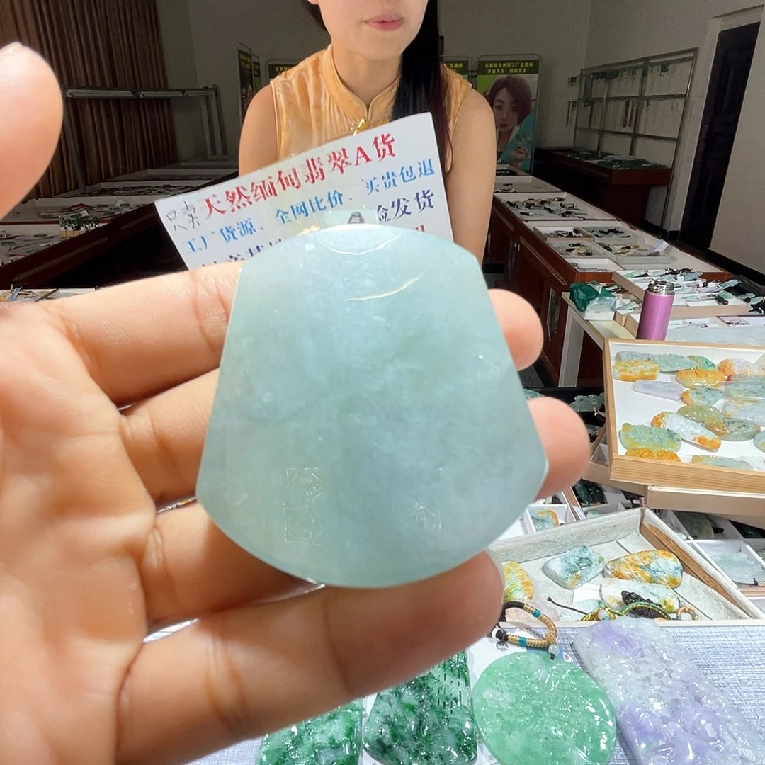 翡翠未镶嵌颈饰一