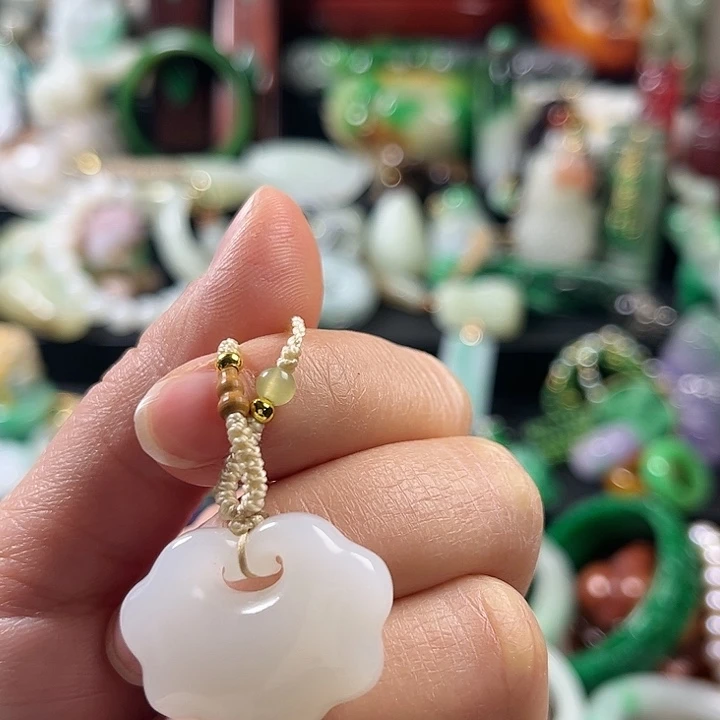 欢***姐翡翠未镶嵌颈饰翡翠未镶嵌颈饰