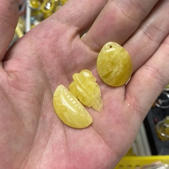 蜜蜡裸石未镶嵌吊坠