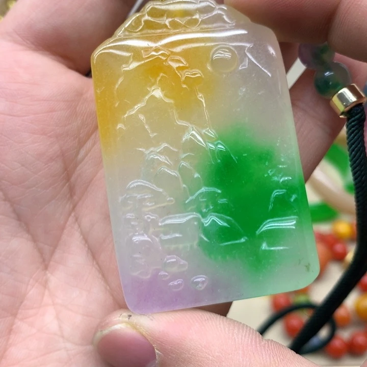 翡翠颈饰未镶嵌吊坠规格