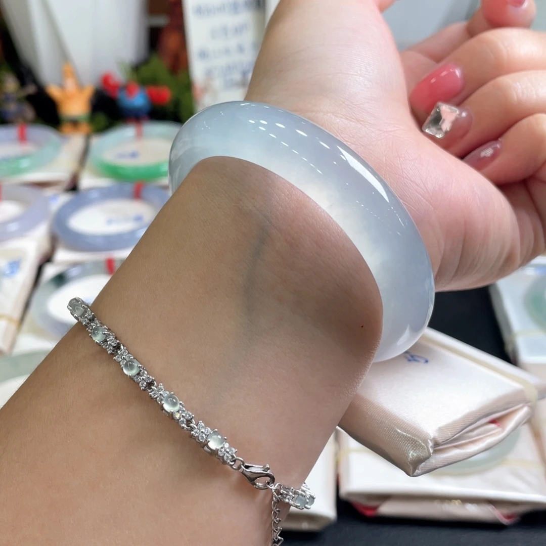 翡翠未镶嵌手镯53圈 天空蓝高冰起胶光 有纹巨漏 对标六位数